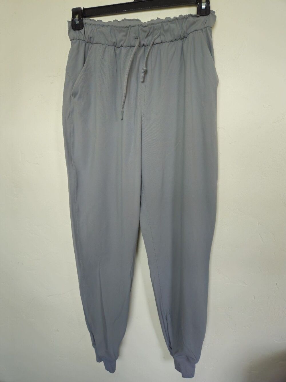 Lululemon Women's Jogger Sweatpants, Mid Rise, Light Gray, Size 8